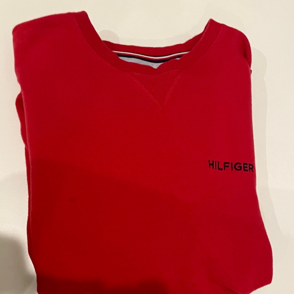 tommy hilfiger red sweatshirt s: L , like new